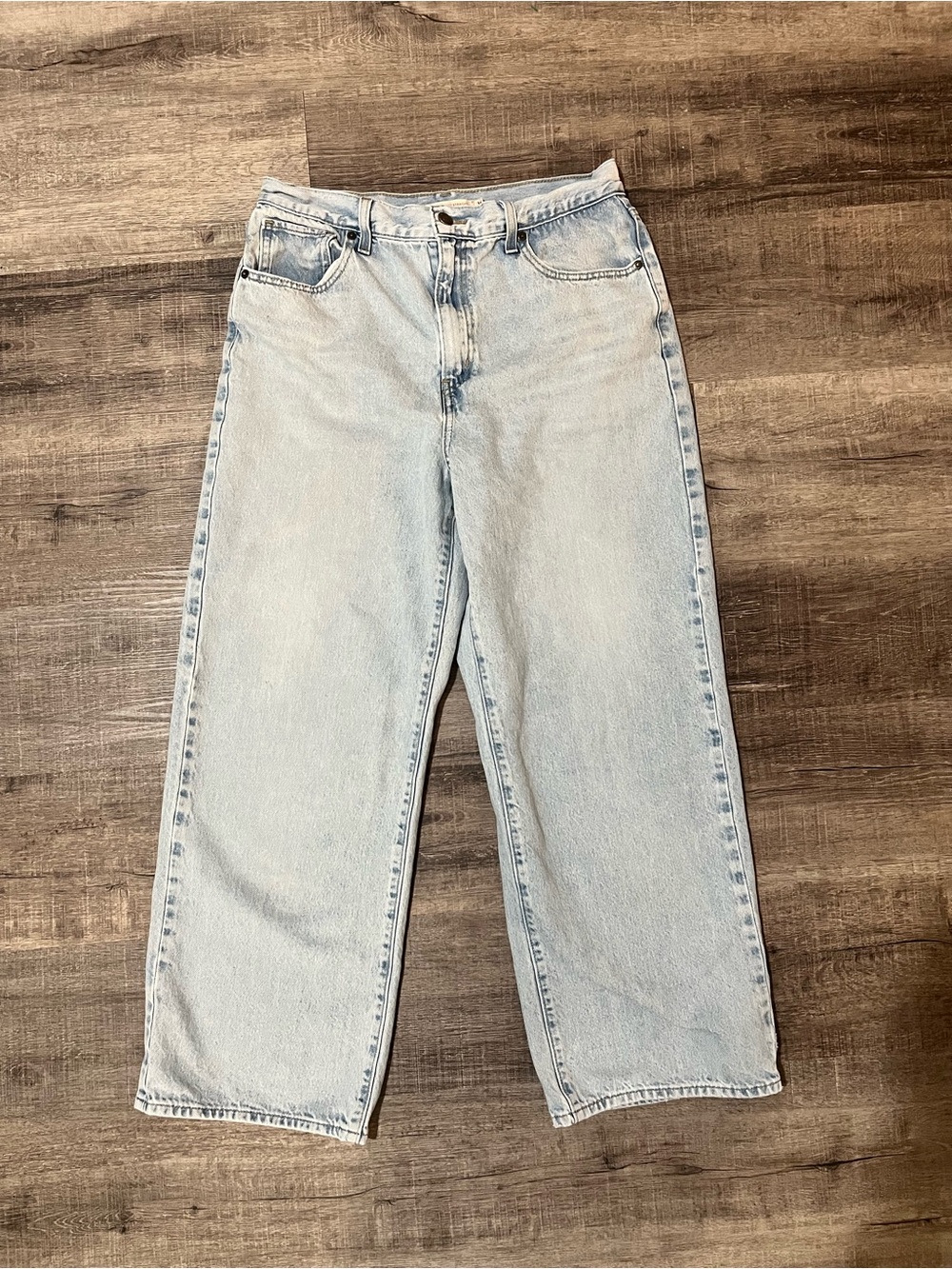 LEVI’S High-Waisted Straight Jeans in Charlie Boy Light Wash - Picture 3 of 9